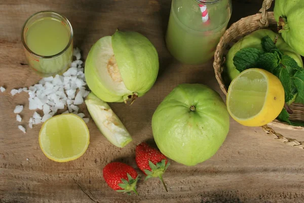 Frischer Guaven-Fruchtsaft — Stockfoto