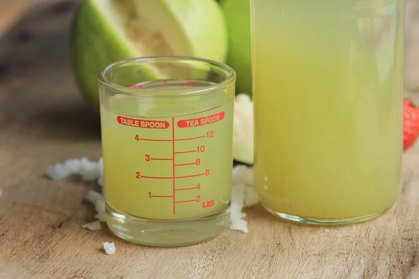 Frischer Guaven-Fruchtsaft — Stockfoto