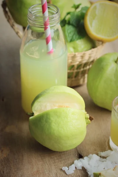 Fresh guava fruit juice — Stock Photo, Image