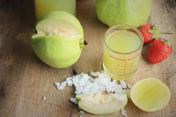 Frischer Guaven-Fruchtsaft — Stockfoto