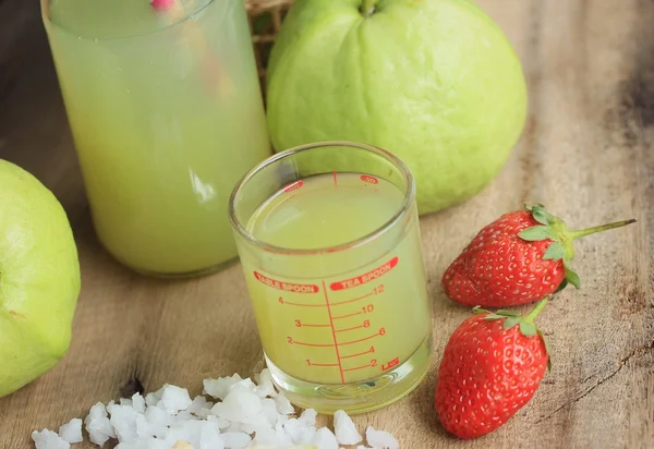 Frischer Guaven-Fruchtsaft — Stockfoto