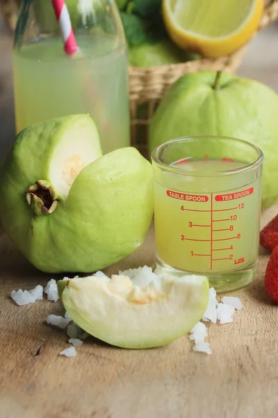 taze guava meyve suyu
