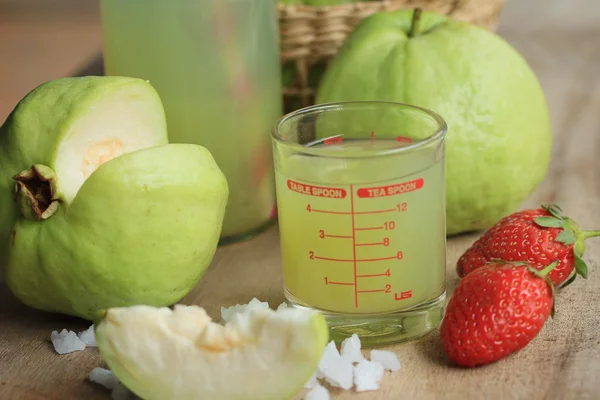 taze guava meyve suyu