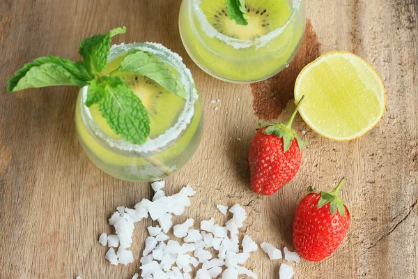 Kivi tuz ile kokteyl