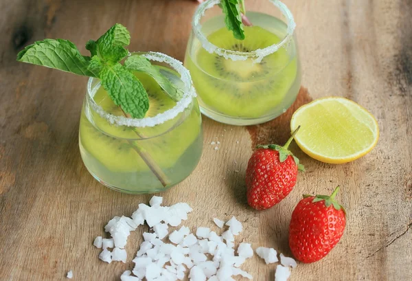 Kivi tuz ile kokteyl