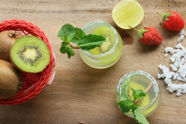 Kivi tuz ile kokteyl