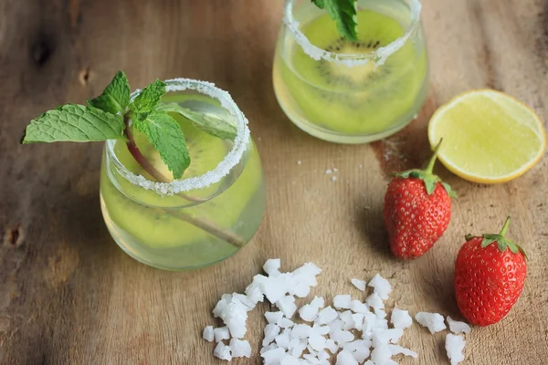 Kivi tuz ile kokteyl