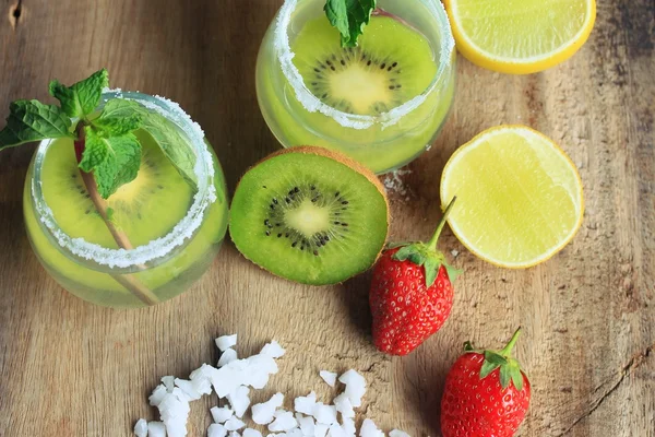 Kivi tuz ile kokteyl