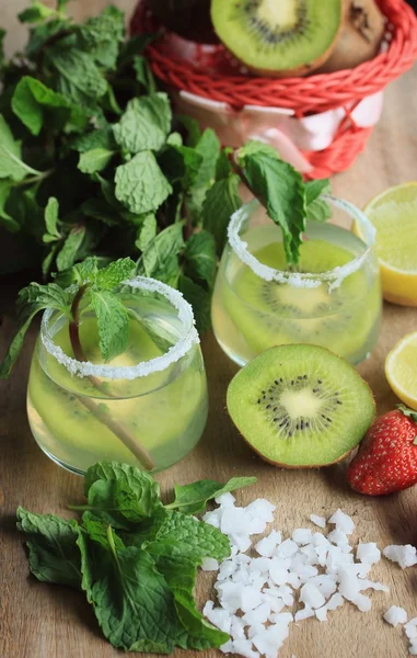 Kivi tuz ile kokteyl