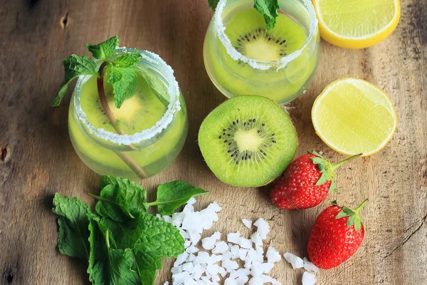 Kivi tuz ile kokteyl