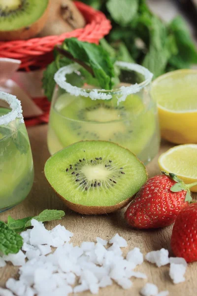 Kivi tuz ile kokteyl