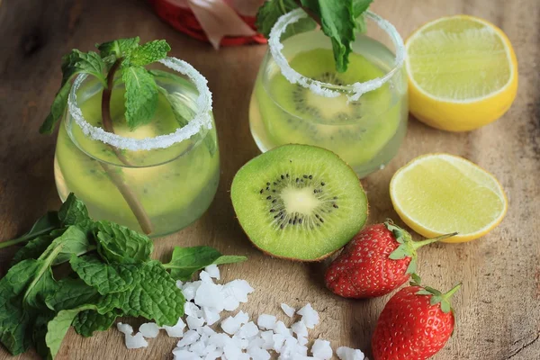 Kivi tuz ile kokteyl