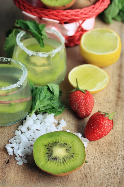 Kivi tuz ile kokteyl