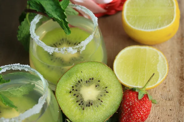 Kivi tuz ile kokteyl