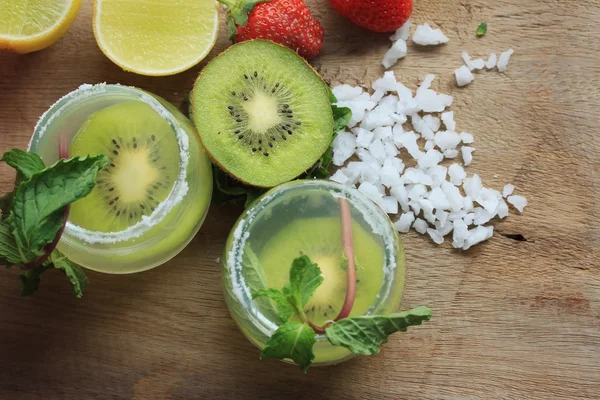 Kivi tuz ile kokteyl