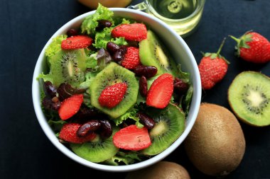 salata karışımı taze meyve