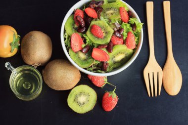 salata karışımı taze meyve