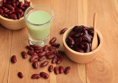 soya sütü kırmızı fasulye