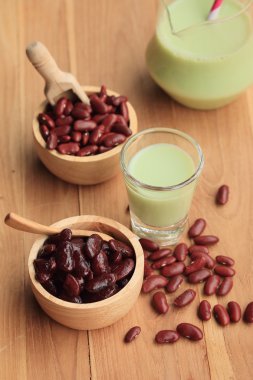 soya sütü kırmızı fasulye