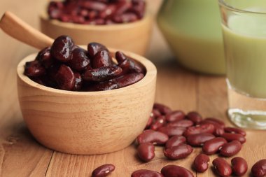 soya sütü kırmızı fasulye