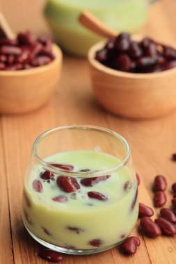 soya sütü kırmızı fasulye