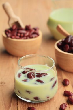 soya sütü kırmızı fasulye