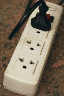 Fişler ışık yerde