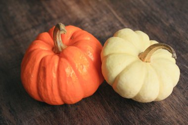 Süslü balkabağı beyaz ve turuncu