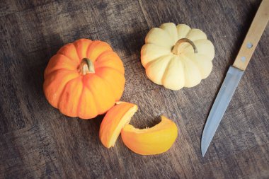 Süslü balkabağı beyaz ve turuncu