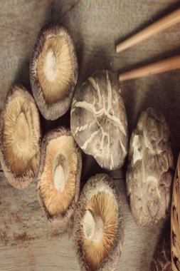 yığın shiitake mantar kurutulmuş