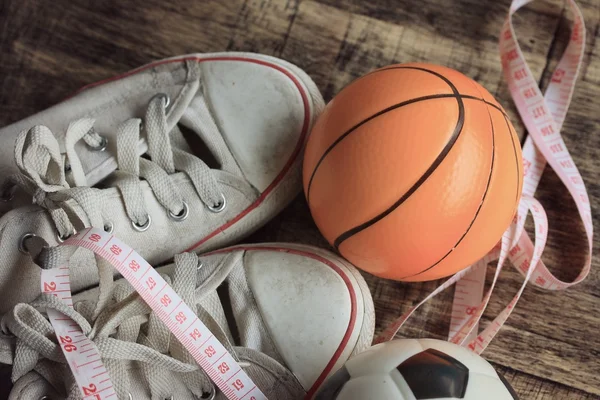 Trampki i piłka nożna Koszykówka — Zdjęcie stockowe