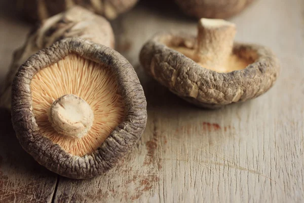 heap dried shiitake mushrooms