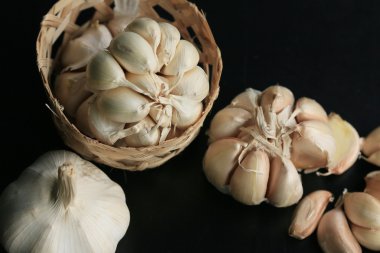 yığın beyaz sarımsak ile