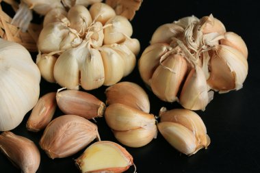 yığın beyaz sarımsak ile