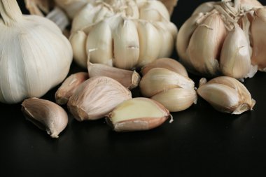yığın beyaz sarımsak ile