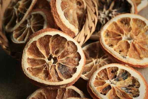 Una pila de naranjas secas — Foto de Stock