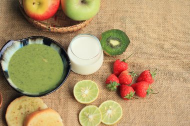 Kahvaltı ile ıspanak çorbası