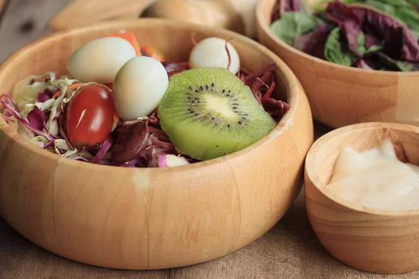 Spinazie salade en fruit — Stockfoto