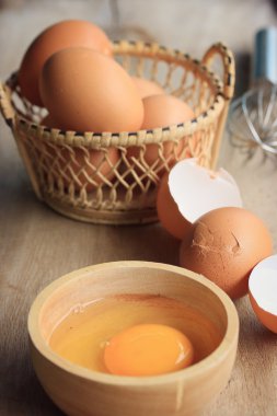 yumurta sarısı ve taze
