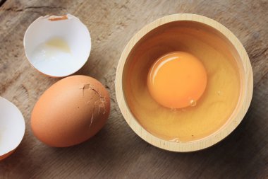 yumurta sarısı ve taze