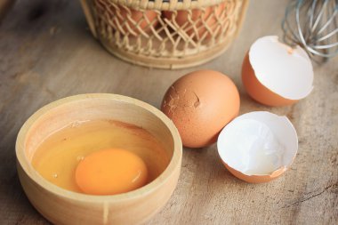 yumurta sarısı ve taze