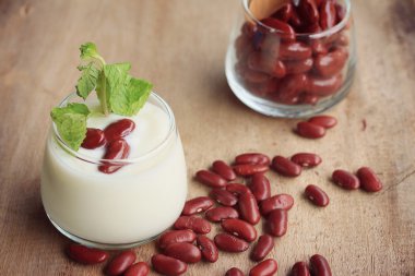 Yoğurtlu kırmızı fasulye