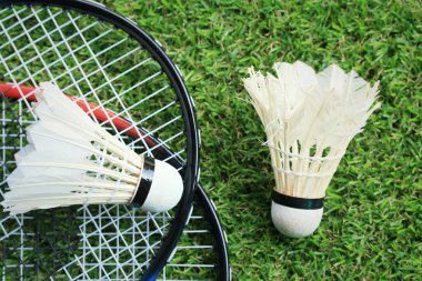 Shuttlecocks badminton raket ile