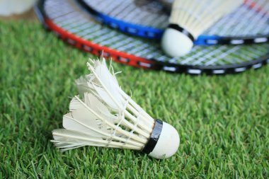 Shuttlecocks badminton raket ile