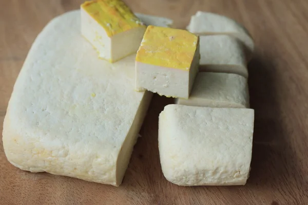 Häufen Sie gelben Tofu und weißen — Stockfoto