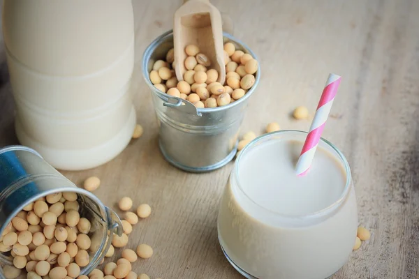Sójové mléko s sóji — Stock fotografie