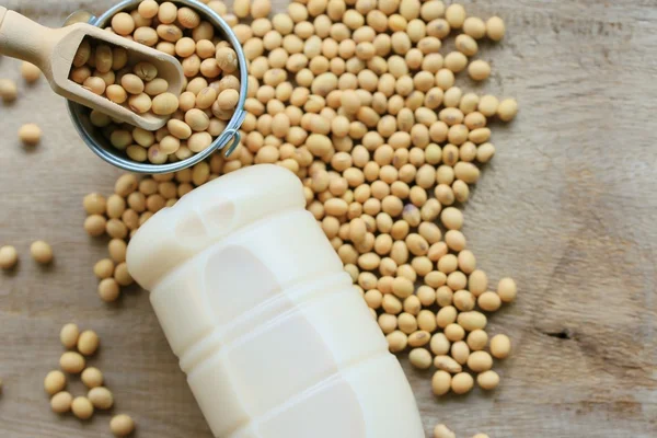 Soy milk with soybean — Stock Photo, Image