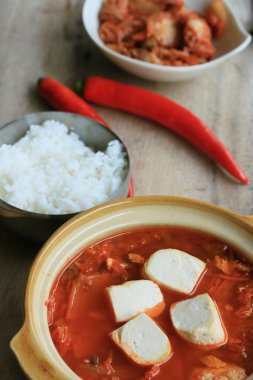 Kimchi çorbası - Kore yemeği