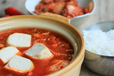 Kimchi çorbası - Kore yemeği