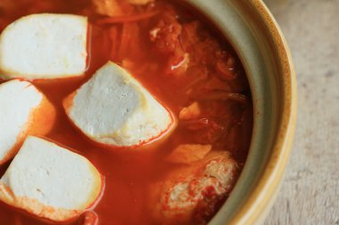 Kimchi çorbası - Kore yemeği